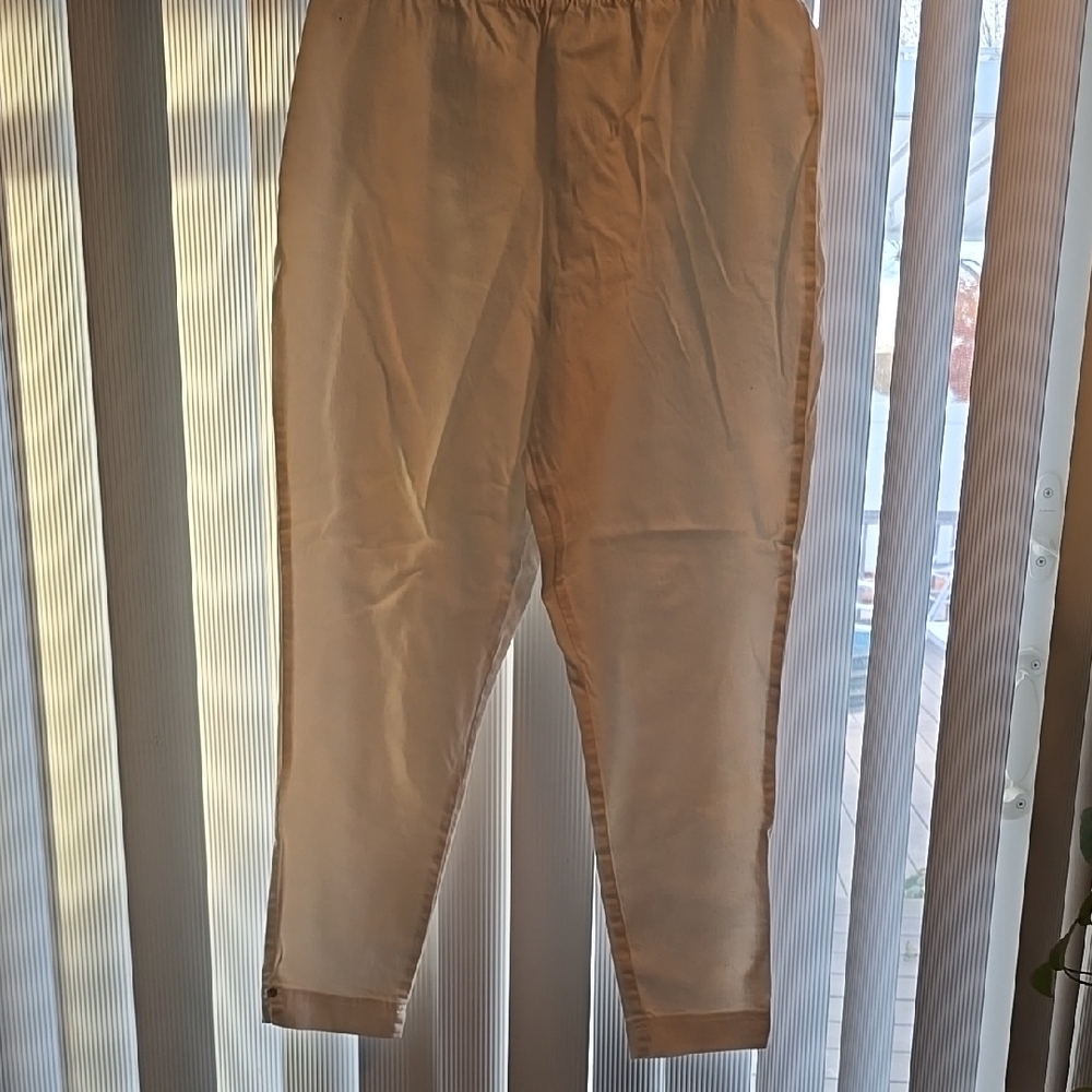 LA Blues Woman's White Pull On Jean Size 18/20